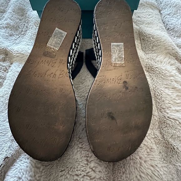 Blowfish Black and white Women's Sandals size 9 Aztec - Picture 4 of 4